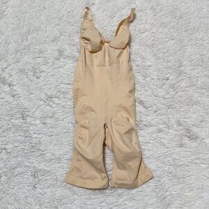 Women SKIMS Seamless Sculpt Mid Thigh Bodysuit in Sand Size Large/Extra Large